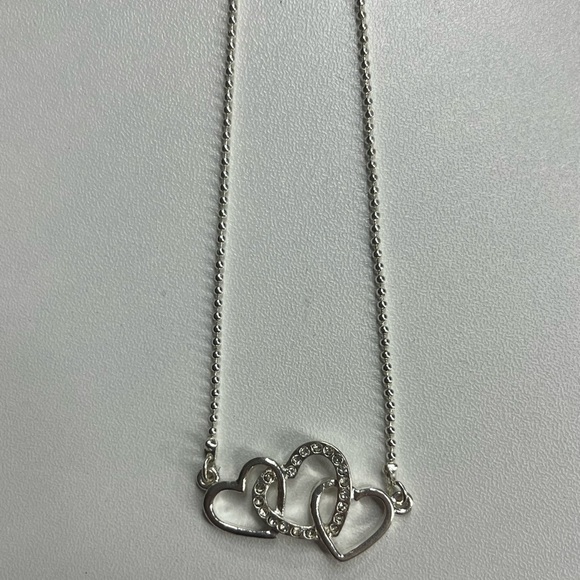 Elegant Silver Heart Necklace - Picture 3 of 5